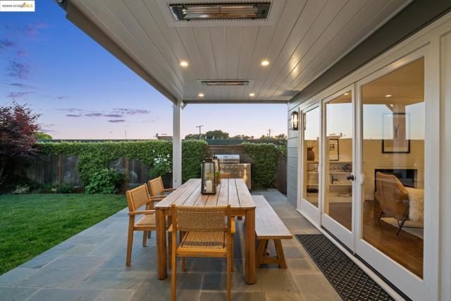 412 Scenic Avenue, Piedmont CA: https://media.crmls.org/mediaz/77c91ed0-ad62-4c84-8c33-5e77b8f82172.jpg
