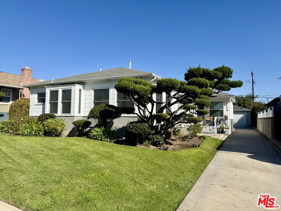 6122 S Fairfax Avenue