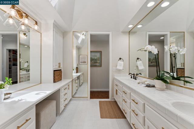 645 Los Palos Dr, Lafayette CA: https://media.crmls.org/mediaz/77c9eb7c-5b1e-44e9-ab51-394d51832a26.jpg