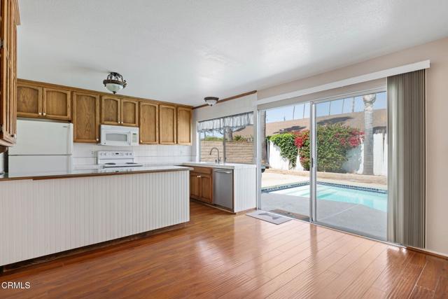 1310 Anza Court, Oxnard CA: https://media.crmls.org/mediaz/77ca3489-4858-438e-b0f8-85e46458e3df.jpg