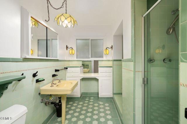 2009 Sierra Place, Glendale CA: https://media.crmls.org/mediaz/77ca7e5a-36f0-4cda-afda-bf8a89457e40.jpg