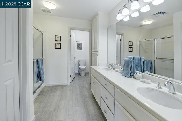5910 Horsemans Canyon Dr, Walnut Creek CA: https://media.crmls.org/mediaz/77caa6bb-dc42-49ab-b273-af87d19be8f1.jpg