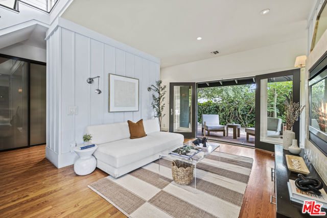 4650 Canoga Avenue, Woodland Hills CA: https://media.crmls.org/mediaz/77cb2699-0be7-49c3-8ff0-6e0ed4a72013.jpg