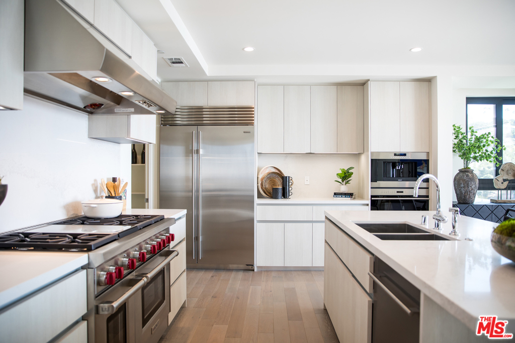 Wolf & SubZero Chef's Kitchen