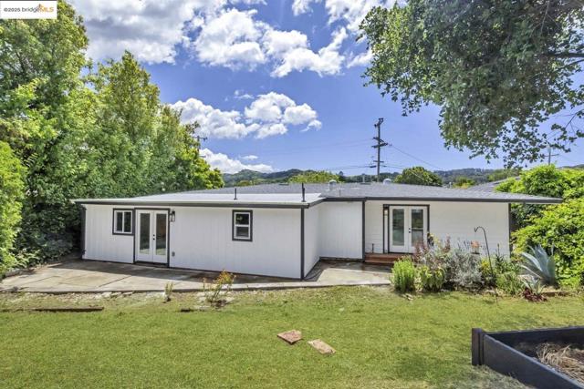 4369 Nelson DR, Richmond CA: https://media.crmls.org/mediaz/77cb413b-1b99-43a1-b38d-f4118719dabe.jpg