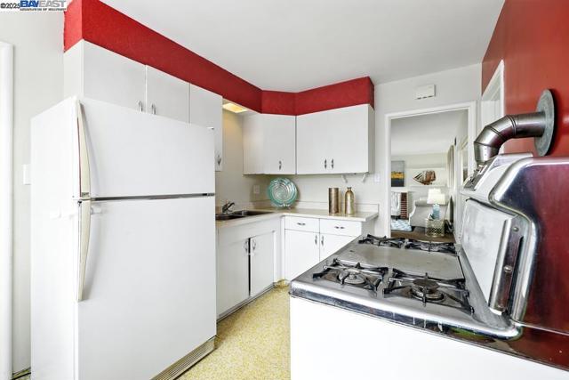 1677 Johnson St, San Leandro CA: https://media.crmls.org/mediaz/77cb52bb-5d2a-413c-9187-18bd736b0842.jpg