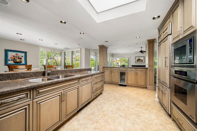 6 Oxford Court, Rancho Mirage CA: https://media.crmls.org/mediaz/77cb5c3d-61ed-4b1f-9528-80f527015b86.jpg