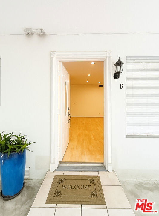 1434 Princeton St, Santa Monica CA: https://media.crmls.org/mediaz/77cc4b20-2bb4-4d3e-9ade-c88f040fb51a.jpg