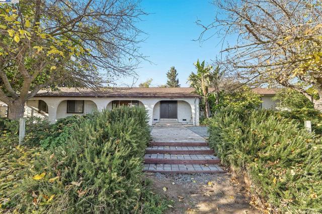 4807 Live Oak Ave, Oakley CA: https://media.crmls.org/mediaz/77ccb0de-ea17-4826-a5dd-bec745118ebf.jpg