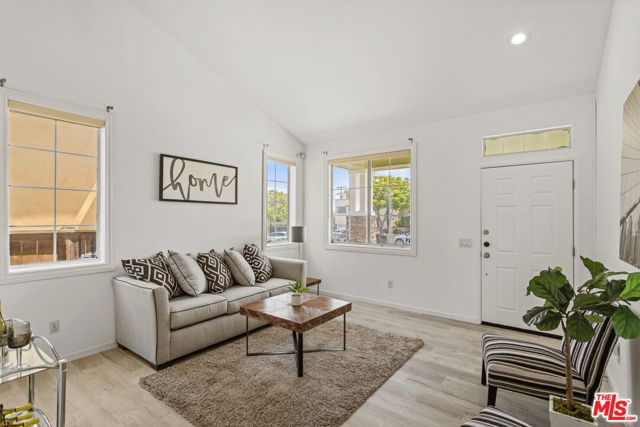 7725 Victoria Avenue, Inglewood CA: https://media.crmls.org/mediaz/77ccddb3-a794-4e01-83fa-afdab32e2036.jpg