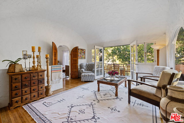 400 W Avenue 42 Avenue, Los Angeles CA: https://media.crmls.org/mediaz/77cce398-d34f-4099-ba65-c0d9ff3e3ed3.jpg