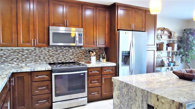 72346 Sommerset Drive, Palm Desert CA: https://media.crmls.org/mediaz/77cd2263-7963-4576-813d-f4f8aa83be79.jpg