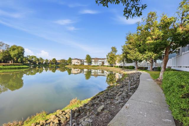 832 Sovereign Way,  CA: https://media.crmls.org/mediaz/77cd260d-4a95-40ee-b4d0-d2ab92689d50.jpg