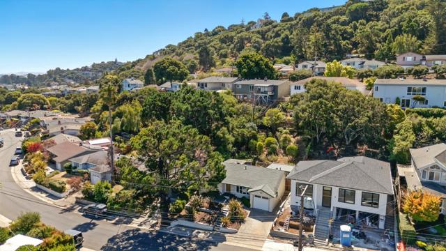 271 41st Avenue, San Mateo CA: https://media.crmls.org/mediaz/77cde891-e855-4fd2-aeed-05877ed43e42.jpg