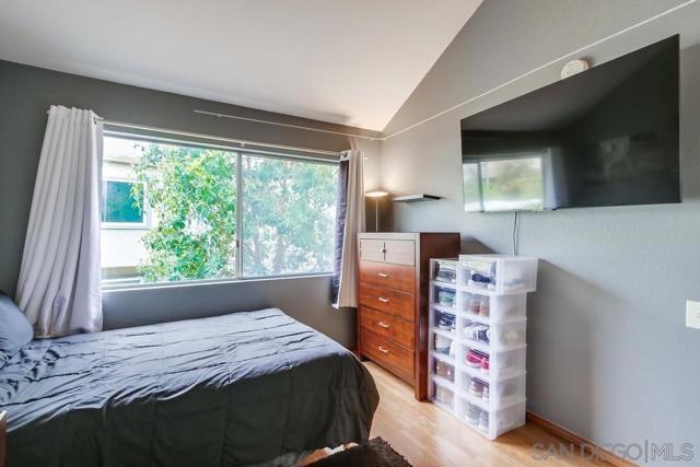 10565 Caminito Basswood, San Diego CA: https://media.crmls.org/mediaz/77ce3b47-d3f9-4fd3-a628-95661e1e54e8.jpg