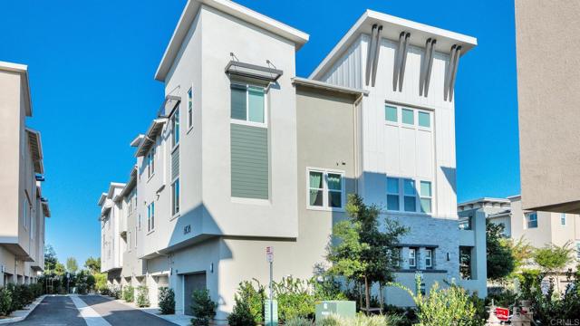 6108 Colt Place, Carlsbad CA: https://media.crmls.org/mediaz/77ce4f7c-ccea-4469-a0a0-d569de452279.jpg