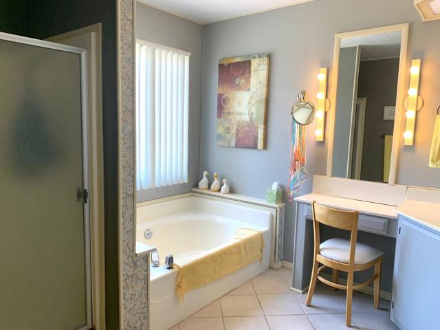 42627 Granite Place, Palm Desert CA: https://media.crmls.org/mediaz/77cee5d5-8802-4de9-8cb9-4f1c17bb2624.jpg