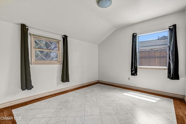17400 Cantlay Street, Lake Balboa CA: https://media.crmls.org/mediaz/77cf02a7-67cd-418b-b1ee-5725a0eff573.jpg