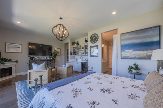 2967 Garnet Way, Marina CA: https://media.crmls.org/mediaz/77cf208e-e6de-4fe6-bb82-581a013bff23.jpg