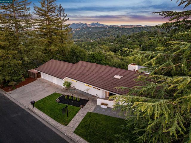 3803 Quail Ridge Road, Lafayette CA: https://media.crmls.org/mediaz/77cf5166-da74-4eb4-b246-a0026b35ea1f.jpg