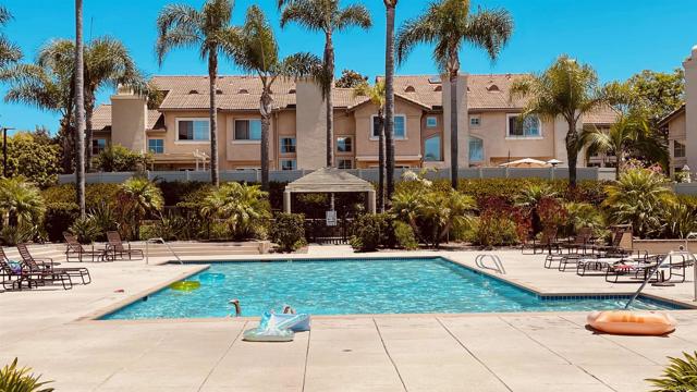 4620 Los Alamos Way, Oceanside CA: https://media.crmls.org/mediaz/77d03e01-d290-489e-a849-4f0699d094fc.jpg