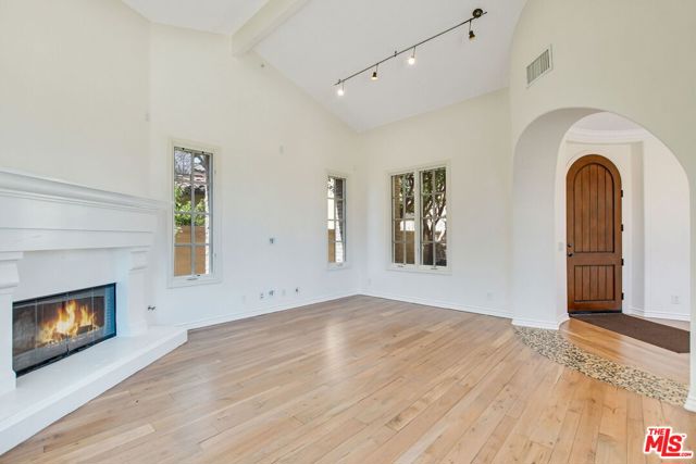 24 Still Water, Newport Coast CA: https://media.crmls.org/mediaz/77d05780-9788-45de-85d1-310046da0f45.jpg