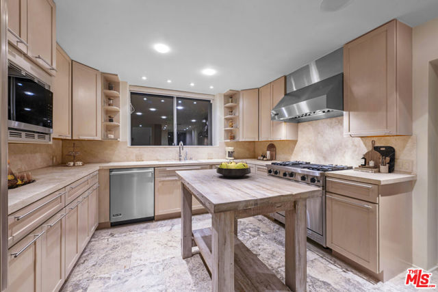3625 Lowry Road, Los Angeles CA: https://media.crmls.org/mediaz/77d06748-1948-4da4-a7e2-b323eab8cd26.jpg