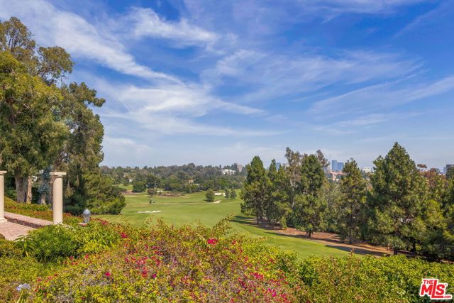 10820 Ambazac Way, Los Angeles CA: https://media.crmls.org/mediaz/77d08b0d-3c13-4505-bb7a-01bbb6e80129.jpg