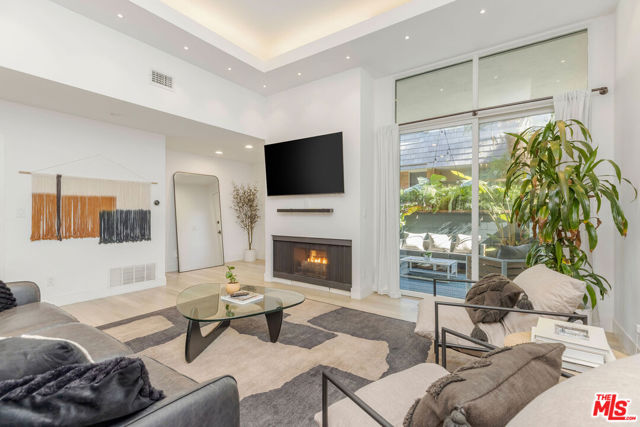 4734 La Villa Marina, Marina del Rey CA: https://media.crmls.org/mediaz/77d0d1e8-b839-49d0-8987-1b2b05db1062.jpg
