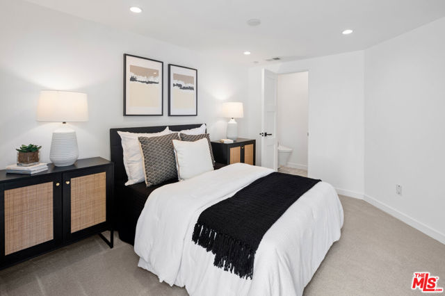 1183 La Mirada Street, Laguna Beach CA: https://media.crmls.org/mediaz/77d14862-2bf7-499b-ad5f-a078c071c41e.jpg