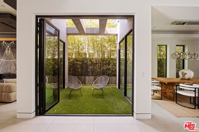 816 N Stanley Avenue, Los Angeles CA: https://media.crmls.org/mediaz/77d17869-9d9b-44bd-b48d-915c9b9301de.jpg