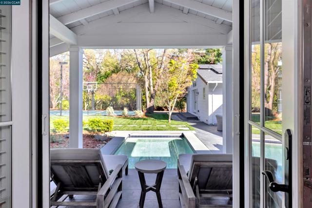 Image 21 of 53 For 942 Raintree Pl