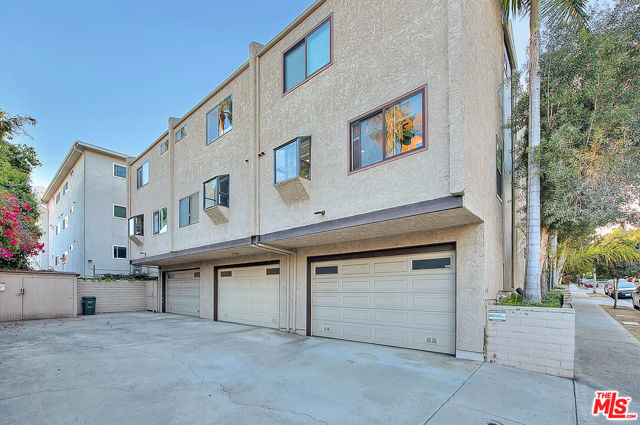 5920 Chula Vista Way, Los Angeles CA: https://media.crmls.org/mediaz/77d2290d-d136-41ec-9a40-52ccc2457292.jpg