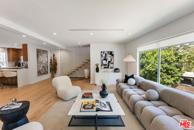 7242 Woodrow Wilson Drive, Los Angeles CA: https://media.crmls.org/mediaz/77d22dba-bed9-41c9-afee-b4374447bf7f.jpg