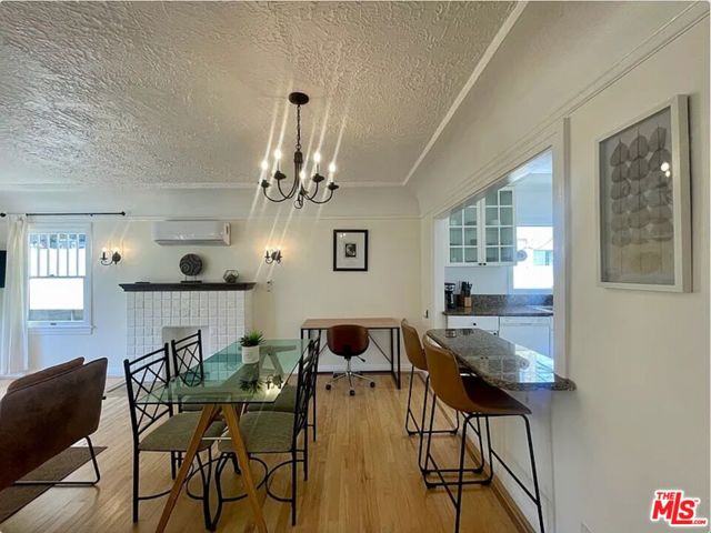 837 5th Street, Santa Monica CA: https://media.crmls.org/mediaz/77d2e2f0-2896-4e93-abdb-f3f0cf6e0025.jpg