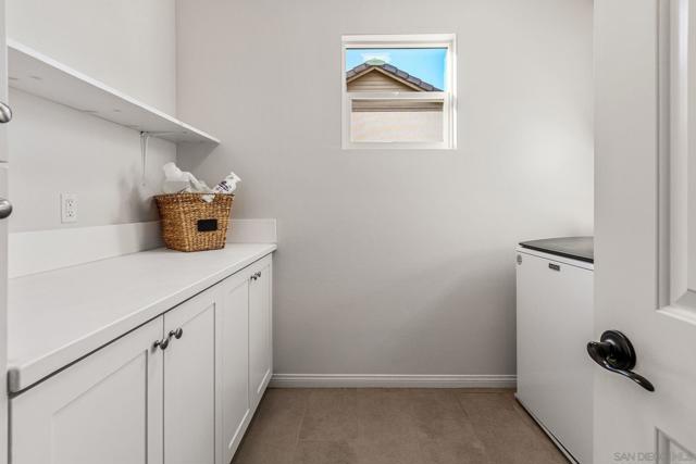 2769 Overlook Point Dr, Escondido CA: https://media.crmls.org/mediaz/77d2e609-31ec-45e8-9e6c-8b1344e4198c.jpg