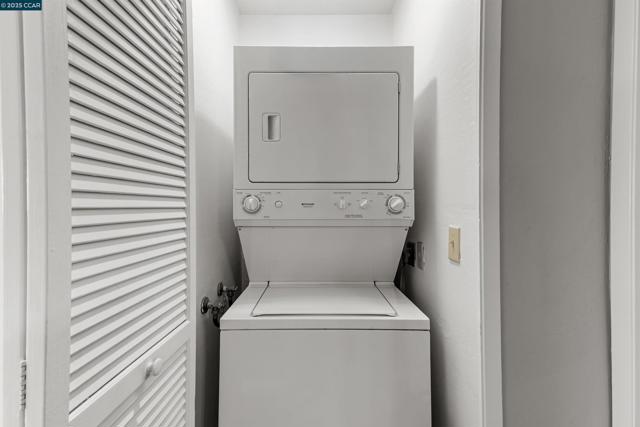 2450 Walters Way, Concord CA: https://media.crmls.org/mediaz/77d31ea9-4c9a-4dc0-b366-7dc0300e9788.jpg