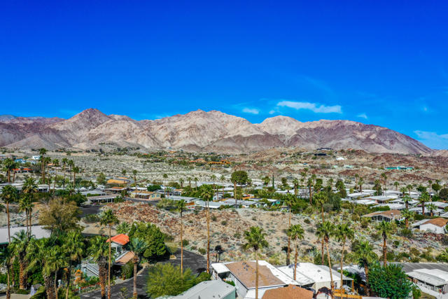 6 Cholla Lane, Palm Desert CA: https://media.crmls.org/mediaz/77d38921-4a33-413c-bb8f-af53ebcb2d8c.jpg