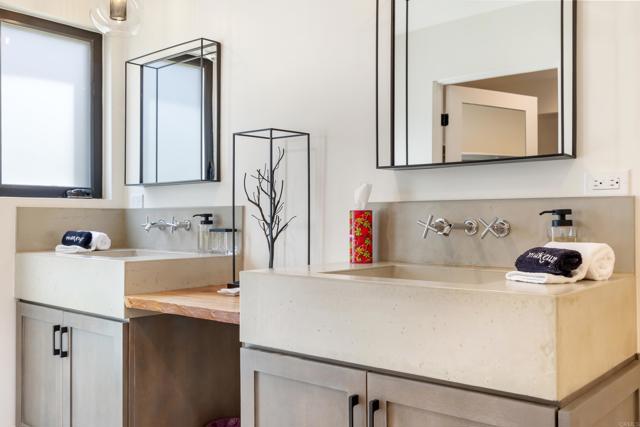 Detail Gallery Image 33 of 54 For 5080 Carlsbad Blvd, Carlsbad,  CA 92008 - 5 Beds | 4 Baths