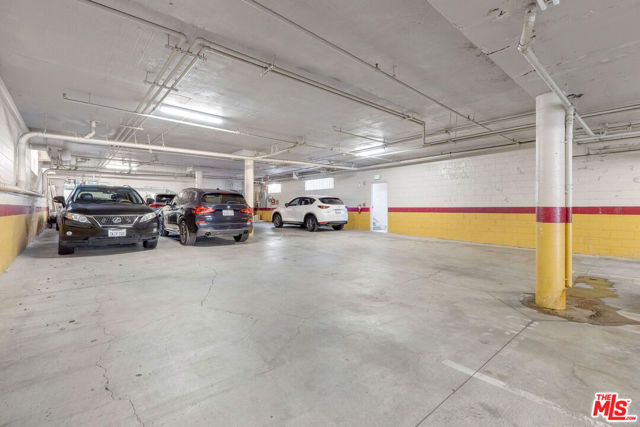 11963 Mayfield Avenue, Los Angeles CA: https://media.crmls.org/mediaz/77d6d62b-381d-4423-a7f1-12e5de807ca0.jpg