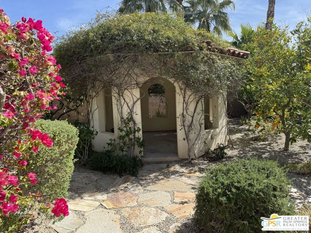 1347 Culver Place, Palm Springs CA: https://media.crmls.org/mediaz/77d708ee-3558-4abc-bcee-c393f58e0b67.jpg