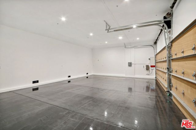 4261 Temma Court, Calabasas CA: https://media.crmls.org/mediaz/77d7562d-eb6a-44b4-8240-25200d04f6aa.jpg