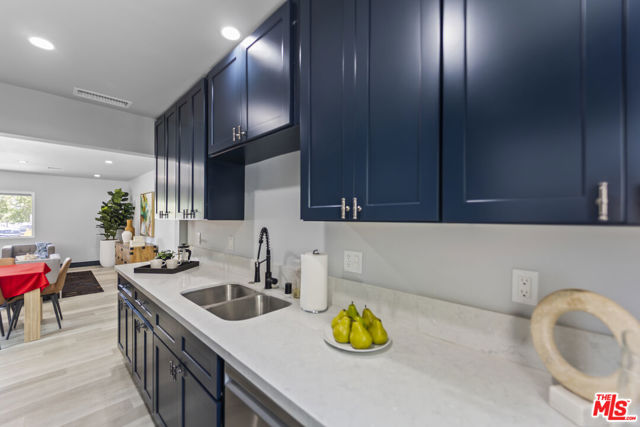 17660 Martha Street, Encino CA: https://media.crmls.org/mediaz/77d75fd2-2e18-4a15-bbc0-a2616c5d119c.jpg