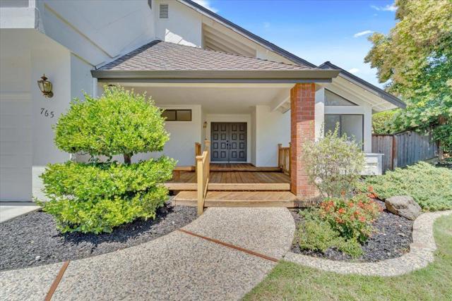 765 Finchwood Way, San Jose CA: https://media.crmls.org/mediaz/77d809d2-2975-405b-a0d7-88044ab23e84.jpg