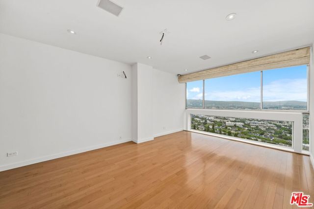 2220 Avenue Of The Stars, Los Angeles CA: https://media.crmls.org/mediaz/77d85782-05e2-44f7-ab57-e165bb6d9c8e.jpg