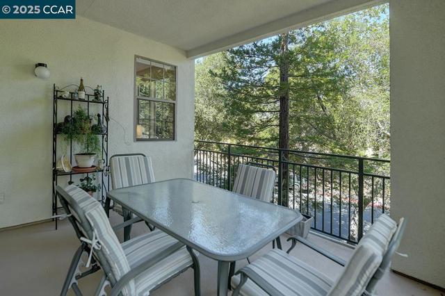 5910 Horsemans Canyon Dr, Walnut Creek CA: https://media.crmls.org/mediaz/77d8d5c8-9388-4094-a1c8-f43a9e47b436.jpg