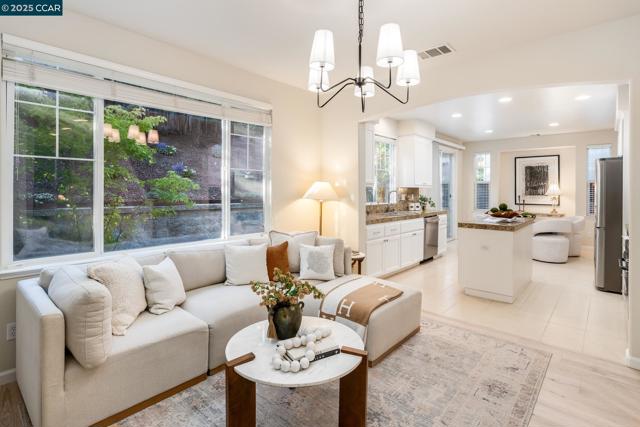 2258 S Donovan Way, San Ramon CA: https://media.crmls.org/mediaz/77d8edf6-fd55-41a5-88b2-a5e5512004f9.jpg