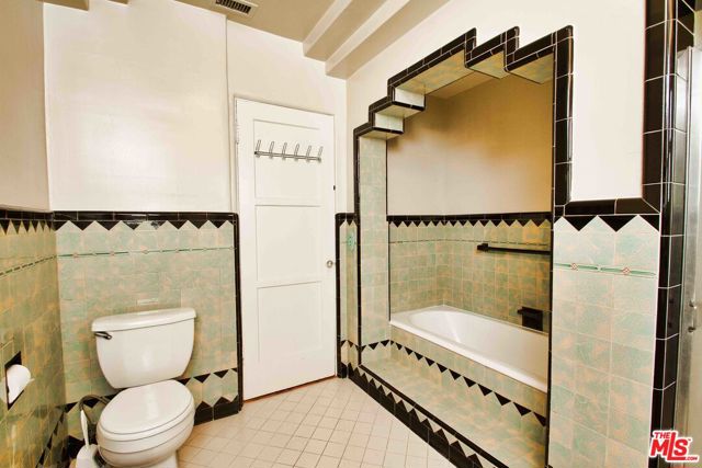 168 N DOHENY Drive, Beverly Hills CA: https://media.crmls.org/mediaz/77d9ae10-3cf2-40c3-be90-dd4326b103b5.jpg
