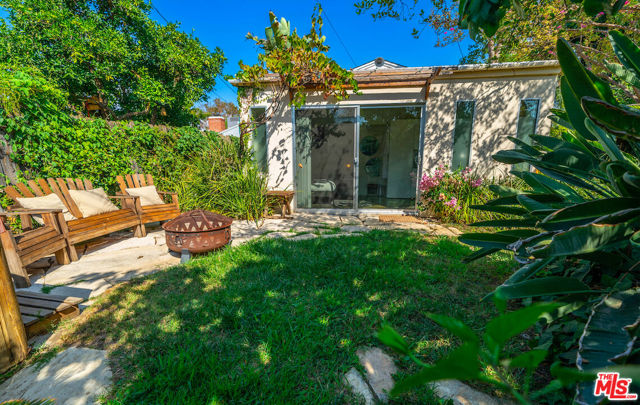 5723 Cantaloupe Avenue, Van Nuys CA: https://media.crmls.org/mediaz/77da8f9b-8921-43bd-822f-47637534209f.jpg