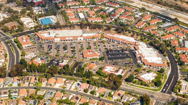 9302 Twin Trails Dr, San Diego CA: https://media.crmls.org/mediaz/77da9836-af13-41ee-8001-1322717d331f.jpg